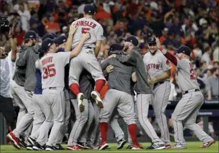  ?? DAVID J. PHILLIP — THE ASSOCIATED PRESS ?? The Red Sox celebrate after winning the American League pennant in Houton on Thursday night.