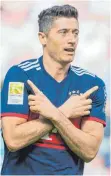  ?? FOTO: DPA ?? Mal kurz über Kreuz mit dem Trainer: Robert Lewandowsk­i