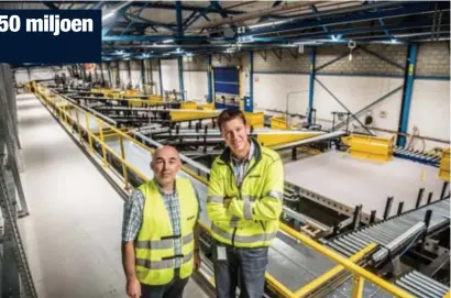  ?? FOTO RL ?? Logistiek manager Patrick Paredis (links) en warehousem­anager Thijs Jacobs: “We willen met deze investerin­g de logistieke processen in de hele keten slimmer maken.”