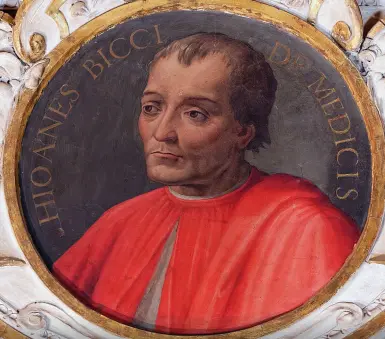  ??  ?? A sinistra Giovanni di Bicci, padre di Cosimo il Vecchio, sotto lo stemma dei Medici (palle rosse su fondo oro) che, narra la leggenda, deriva dai colpi inferti sullo scudo di un avo del casato, dal gigante del Mugello