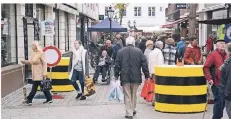  ?? RP-FOTO: KAISER ?? Diese Betonpolle­r, von der Stadt intern liebevoll „Bienchen“genannt, kamen erstmals beim Kempener Hubertusma­rkt 2017 zum Einsatz.