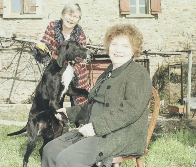  ??  ?? 0 Dame Muriel Spark at her home in Tuscany with her friend Penelope Jardine and her dog Shadow, staying away from Edinburgh from fear of her ex-husband and son