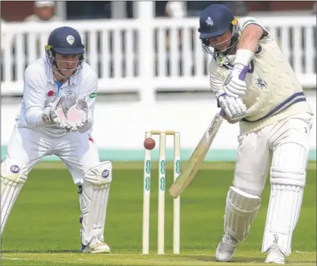  ?? Picture: Gary Browne FM4751148 ?? Darren Stevens batting in the first innings against Derbyshire