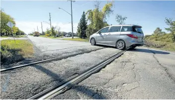  ?? BOB TYMCZYSZYN/POSTMEDIA NEWS ?? Railway tracks that cut across Kalar Road near Beaverdams Road in Niagara Falls.