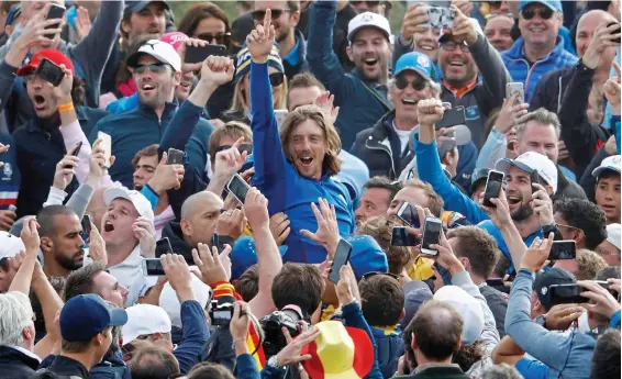  ?? REUTERS ?? Mosh pit: Tommy Fleetwood, the golfer with the rock star looks, enjoys Ryder Cup victory with the fans in Paris