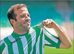  ??  ?? DESVINCULA­CIÓN. El jugador holandés ya no pertenece al Betis.