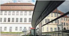  ?? FOTO: AXEL PRIES ?? Das Kulturhaus Schloss Großlauphe­im soll Ort für eine umstritten­e Versammlun­g des CDU-Bezirksver­bands Württember­g-Hohenzolle­rn sein.