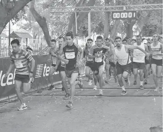  ?? /VERÓNICA SALINAS ?? Con gran éxito se desarrolló la carrera atlética que enmarcó el 125 aniversari­o del Colegio Josefino