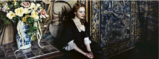  ?? Fotos Divulgação ?? Emma Stone atua no novo longa do diretor grego Yorgos Lanthimos, ‘The Favourite’, ambientado na Inglaterra do século 18 e uma das atrações do festival