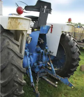  ??  ??  The row crop models were almost always equipped with a Cat II 3-point hitch (upper link missing here), drawbar and 540rpm PTO. Most GPS had these also but were more likely to be ordered without than a row crop model. Two hydraulic remotes were...