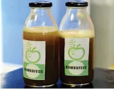  ??  ?? Benéfica. El producto fue inspirado en la bebida tradiciona­l china kombucha, un té que es fermentado con microorgan­ismos favorables para la salud.