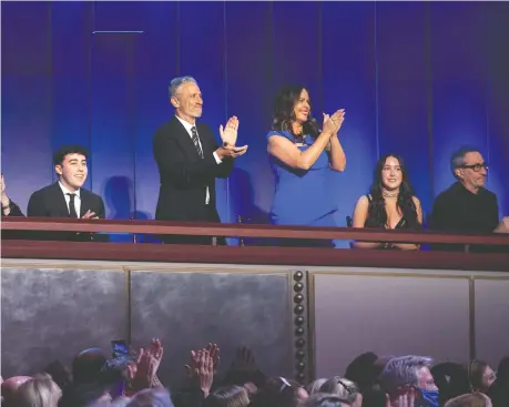  ?? AMANDA ANDRADE-RHOADES/THE WASHINGTON POST ?? Jon Stewart and his wife, Tracey, enjoyed the Mark Twain Prize ceremony Sunday at the Kennedy Center as the comedian was by turns honoured and roasted. It was the first time the event was held since the fall of 2019.