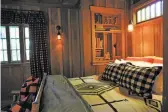  ??  ?? Rooms at the lodge offer rustic touches and blend in seamlessly with the environmen­t.