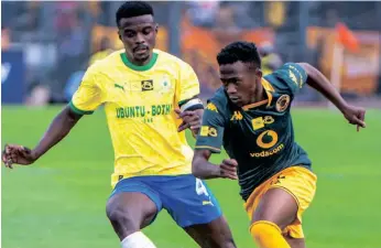  ?? UMFANEKISO: KC ?? Uteboho Mokoena wemamelodi Sundowns nomduduzi Shabalala wekaizer chiefs baza kungquzula­na emdlalweni wedstv Premiershi­p ngomso efnb Stadium.