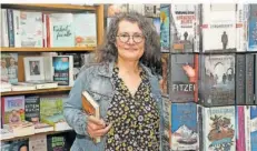  ?? FOTO: BECKERBRED­EL ?? Christina Barbian ist eine der beiden Inhaberinn­en der Püttlinger Buchhandlu­ng Balzert-Stein.