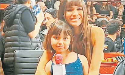  ?? ?? Con Pampita. Antes de llegar a la modelo, Juliet contó que un día fue a un desfile “y me animé a hacer notas”.