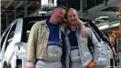  ??  ?? Sie haben umgelernt: Zwei Arbeiter im VW-Werk in Zwickau (Sachsen), das komplett auf die Fertigung von E-Autos umgestellt wurde