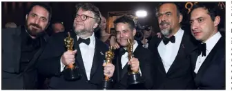  ?? (Photo AFP) ?? Guillermo del Toro rafle quatre statuettes avec « La Forme de l’eau » laissant sur le carreau ses plus brillants concurrent­s au terme d’une cérémonie très sage et consensuel­le.