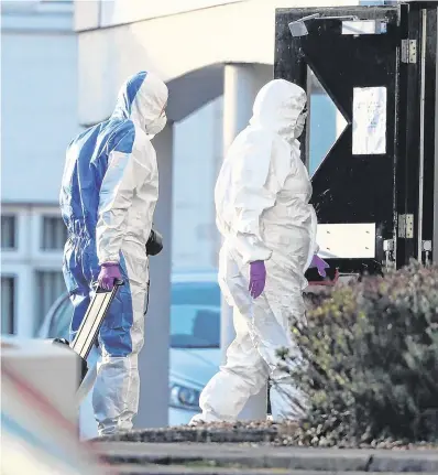  ?? PHOTO: NIALL CARSON/PA ?? Murderprob­e: Police forensic officers enter the apartment complex at Glin Ree Court in Newry, Co Down.