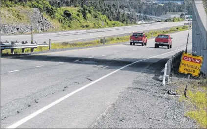  ?? JOE GIBBONS/THE TELEGRAM ?? The southbound stretch of the Team Gushue Highway, from the Outer Ring Road exit to the Goldstone Street exit. Like the sign says, the piece of highway has potholes and ruts galore.