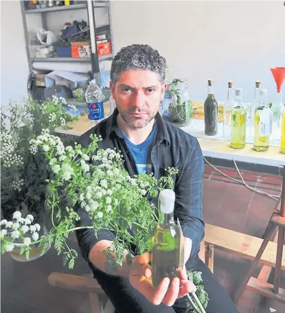  ?? vivió en el campo. ?? Amante de las plantas. El artista dice que su relación con la naturaleza viene desde la infancia, ya que de chico