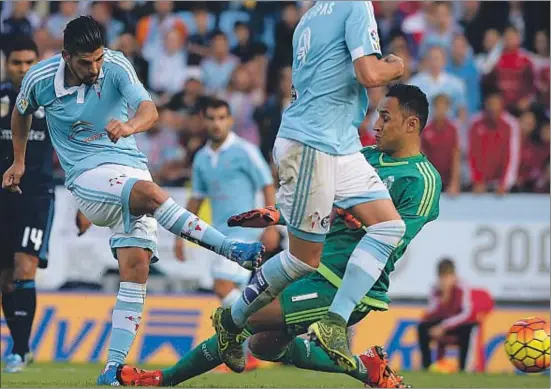  ?? MIGUEL RIOPA / AFP ?? Nolito jugó un gran partido y metió un golazo, pero casi siempre se topó con Keylor Navas