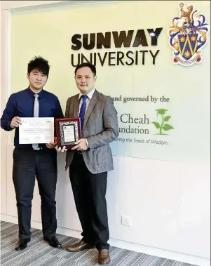  ??  ?? cornelius Toh ( left) with Associate Prof dr Lau sian Lun.