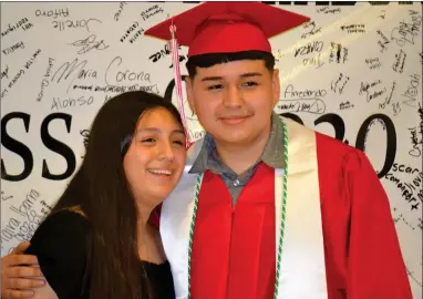  ?? RECORDER PHOTO BY ALEXIS ESPINOZA ?? Alexis Jesus Izquierdo-moreno stops to take a photo with his girlfriend on Wednesday morning during the first day of Lindsay High School’s graduation ceremony.