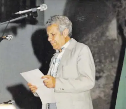  ?? MANUEL PACHECO/FACEBOOK ?? El poeta extremeño, Manuel Pacheco, durante un acto público en una imagen de archivo.