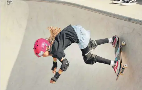  ?? FOTO: DPA ?? Die elfjährige Lilly Stoephasiu­s aus Berlin ist neue deutsche Skateboard-Meisterin.