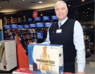  ?? STEVE MacNAULL/The Okanagan Saturday ?? Jim Skinner is the manager at London Drugs in Kelowna, where the Boxing Week sale continues on everything from electronic­s and housewares to drones and snacks.