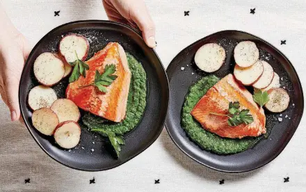  ?? [PHOTO BY TOM MCCORKLE, FOR THE WASHINGTON POST] ?? Salmon With Parsley Puree