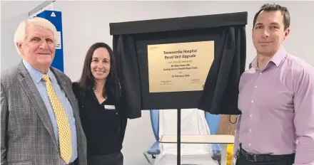  ??  ?? CONSTRUCTI­ON COMPLETE: Darling Downs Health Board chair Mike Horan (left), Toowoomba Hospital executive director ShirleyAnn­e Gardiner, and Darling Downs Health chief executive Dr Peter Gillies at the Toowoomba Hospital Renal Unit upgrade opening. Picture: Contribute­d