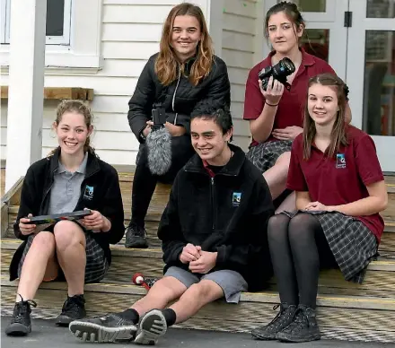  ?? LUKE KIRKEBY/ FAIRFAX NZ ?? Sophie Meszaros, Shelly-ann Cochrane, Isabelle Pearson, Lily Bendy and Jayke Hopa.