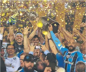  ?? Daniel jayo ?? Gremio celebra en la fortaleza: el nuevo campeón