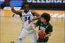  ?? MICHAEL CONROY — THE ASSOCIATED PRESS ?? Creighton guard Denzel Mahoney stops the drive of Ohio guard Jason Preston on March 22in Indianapol­is.