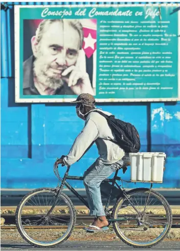  ?? FOTO: YAMIL LAGE/AFP ?? In Kubas Hauptstadt Havanna erinnert vieles an den Revolution­är Fidel Castro.