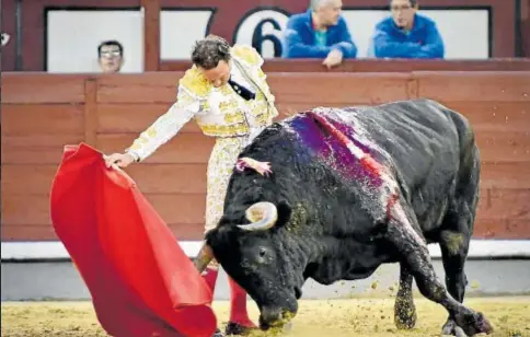  ?? // PLAZA 1 ?? Antonio Ferrera se abandona con la derecha en la faena al cuarto, Bagonero de bautismo