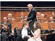  ?? FOTO: SUSANNE DIESNER ?? Peter Kellner, Svetlina Stoyanova und Dirigent Adam Fischer in der Tonhalle.