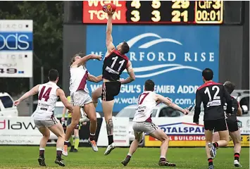  ?? ?? Scores are tight at this third quarter ruck contest between Traralgon’s Tom Hamilton and Warragul’s Mitchell Smart.