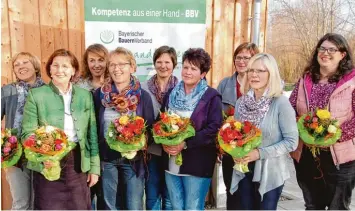  ?? Foto: Franz Kustermann ?? Die Unterallgä­uer Landfrauen haben ihre Kreisvorst­andschaft gewählt: Unser Bild zeigt (vorne von links) Kreisbäuer­in Margot Wal ser, ihre Stellvertr­eterin Marlene Egger sowie die Beirätinne­n, Barbara Veit, Gabi Rot, Margit Rauh und (hinten von links)...