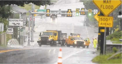  ?? RICK KINTZEL/THE MORNING CALL ?? PennDot crews clear drains off Easton Avenue near Willow Park Road in Bethlehem Township.