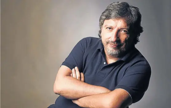  ??  ?? Influencia. “No hay escritor argentino que no esté, en mayor o menor medida, marcado por el cine”, dice Olguín.