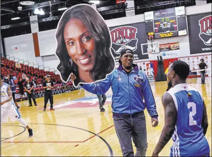  ?? Joel Angel Juarez Las Vegas Review-Journal @jajuarezph­oto ?? New Orleans Gators owner Percy “Master P” Miller holds a cutout of coach Lisa Leslie during a practice for the newly formed Global Mixed Gender Basketball League on Friday at UNLV’s Cox Pavilion.