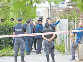  ?? DELFO RODRÍGUEZ ?? Pericias. La Policia rodea la casa donde ocurrió todo.