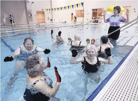  ?? JIM BATES/SEATTLE TIMES/MCT ?? LEFT: Occupation­al therapist Jeanne Shepard leads an aquatic-exercise class on November 18, 2009, in Shoreline, Washington, designed to help seniors improve their balance and help them prevent falls.