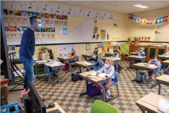 Met Knikkende Knie n Terug Naar School PressReader
