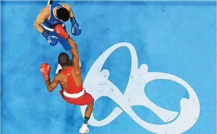  ?? REUTERS-16/8/2016 ?? Ameaça. Robson Conceição (vermelho) ganhou o ouro no Rio; agora, boxe olímpico corre risco por causa dos maus cartolas