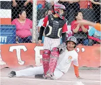  ?? ?? De esta manera llegó David Alférez al plato con la carrera de la victoria.