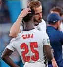  ?? LAURENCE GRIFFITHS ?? FALL GUY: Bukayo Saka is consoled by skipper Harry Kane after his miss